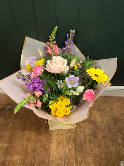 Seasonal Handtied - A bouquet in water filled with a lovely mix of seasonal flowers and colours. Flowers and colours will differ depending on stock levels. If you need particular flowers or colours please contact us.
